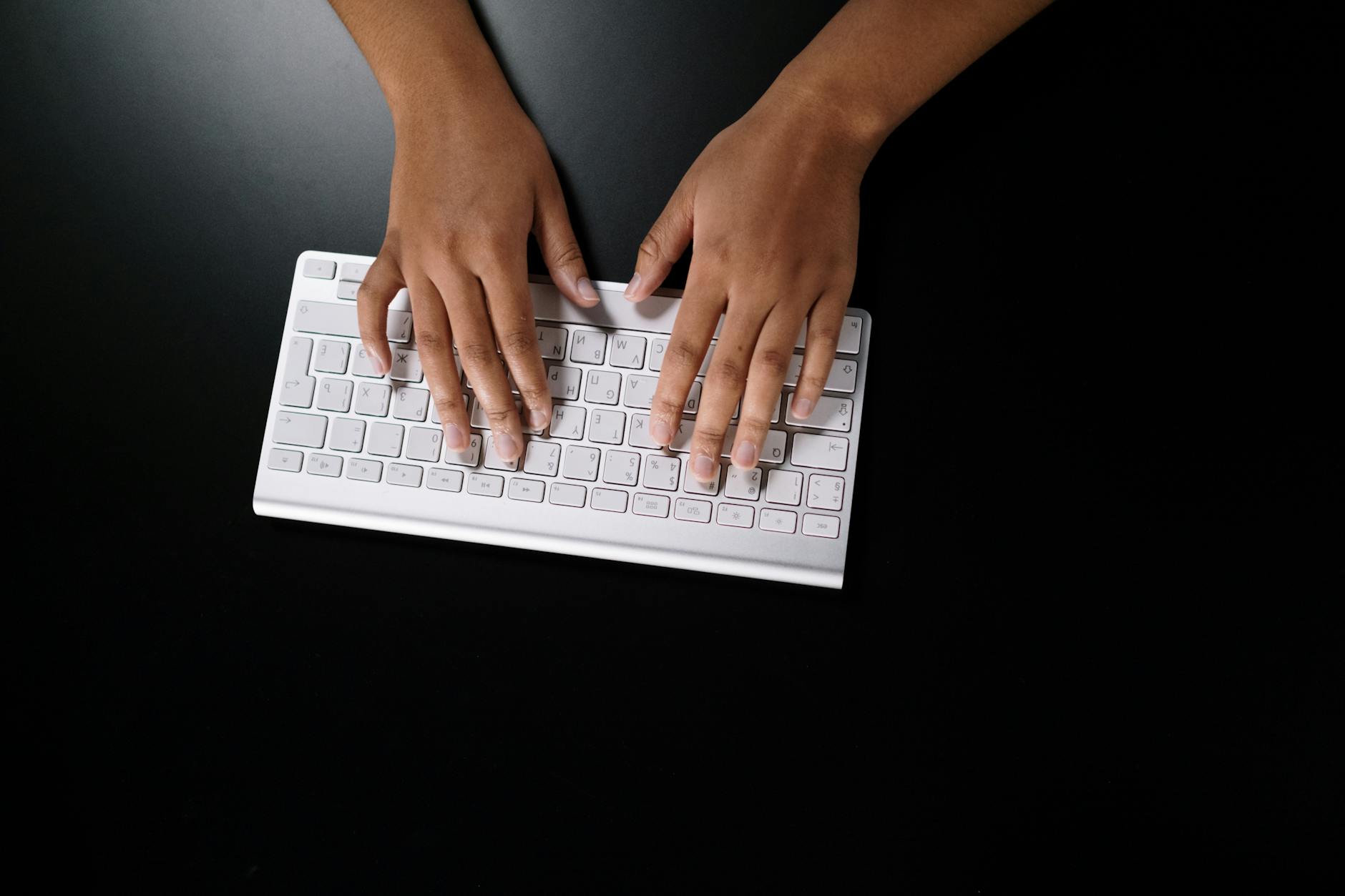 搜狗输入法丰富表情包与社交互动场景